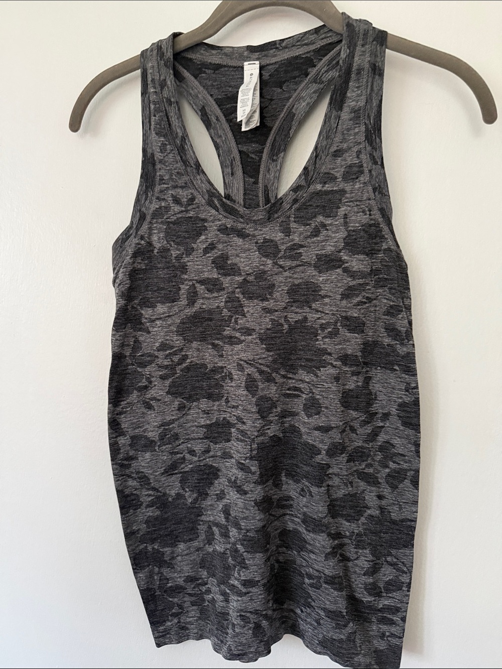 Athleta Momentum Seamless Racerback Tank Top Space Dye Floral Gray